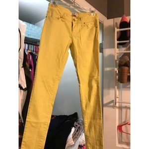 Yellow skinny jeans